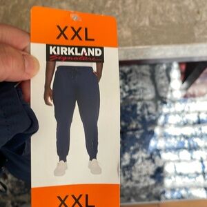 - - - Men’s Kirkland jogger